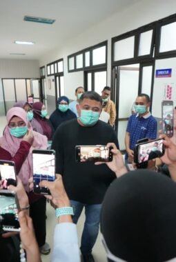 Wali Kota Appi Sambangi RSUD Daya, Bagi Masker hingga Cek Ruangan Pasien